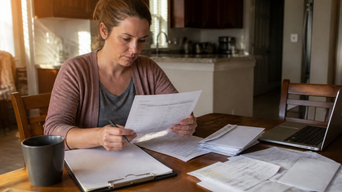 Checklist diagram illustrating the process for organizing and reviewing personal medical bills after an accident